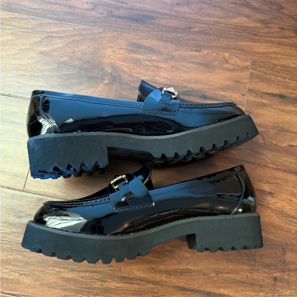 Princess Polly Black Patent Leather Loafers with Gold Accent-Size 7 like new! - Picture 4 of 16